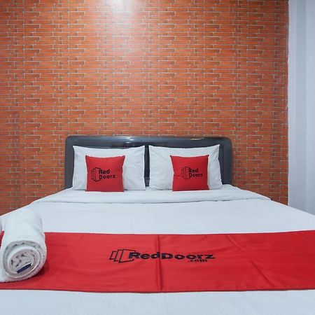 Reddoorz Plus @ Raya Sengkaling Malang Exterior foto