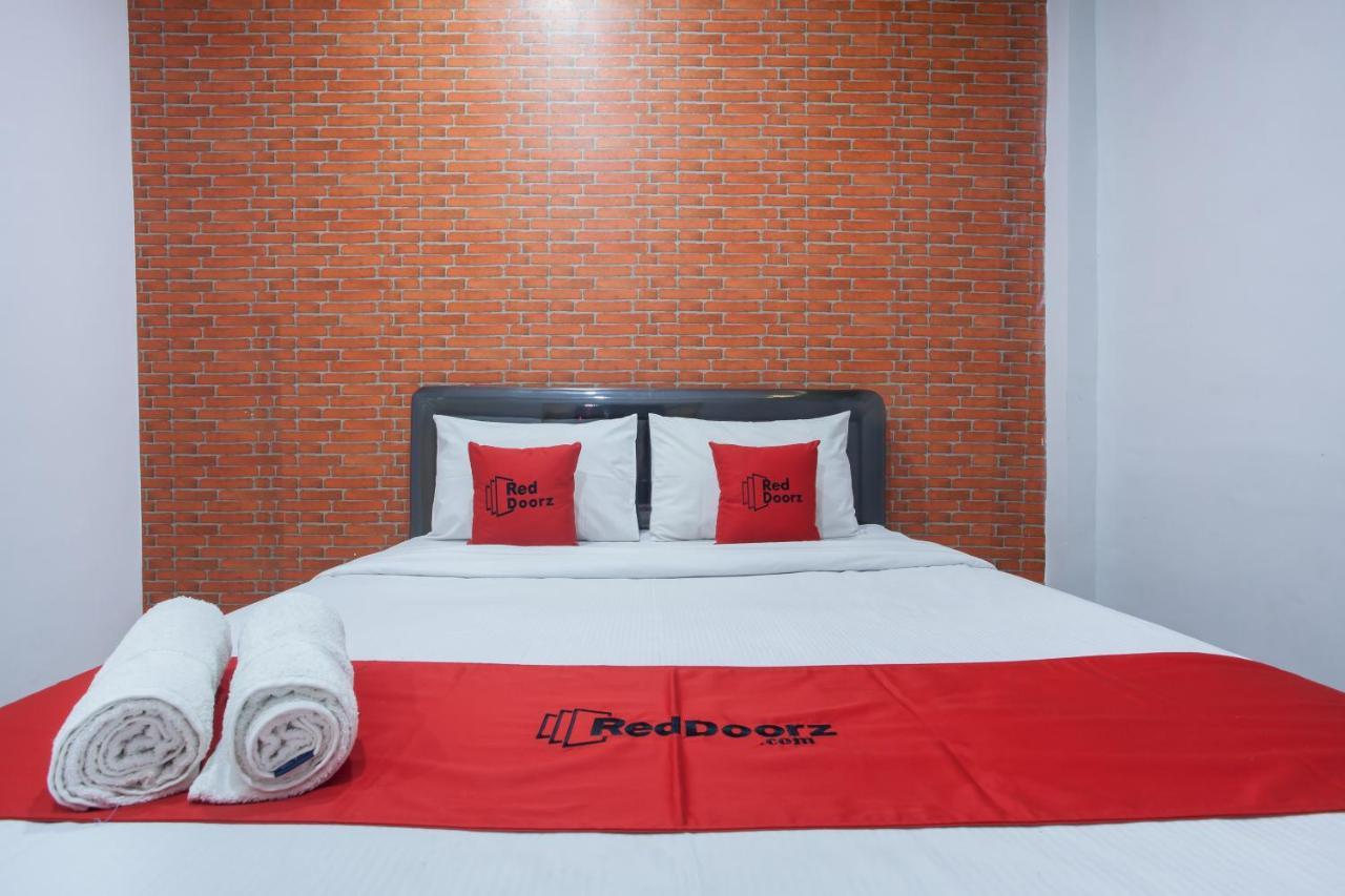 Reddoorz Plus @ Raya Sengkaling Malang Exterior foto