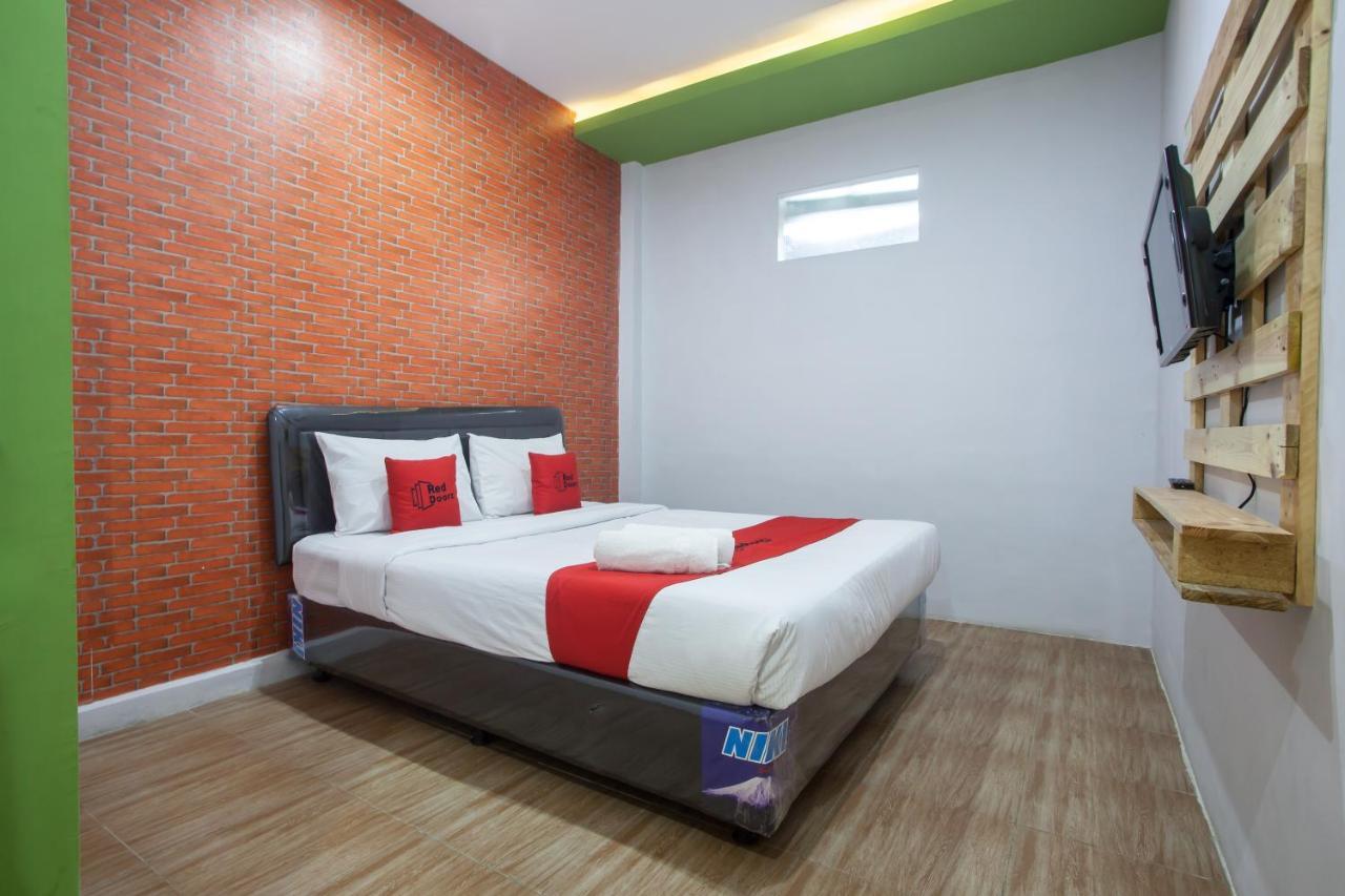 Reddoorz Plus @ Raya Sengkaling Malang Exterior foto