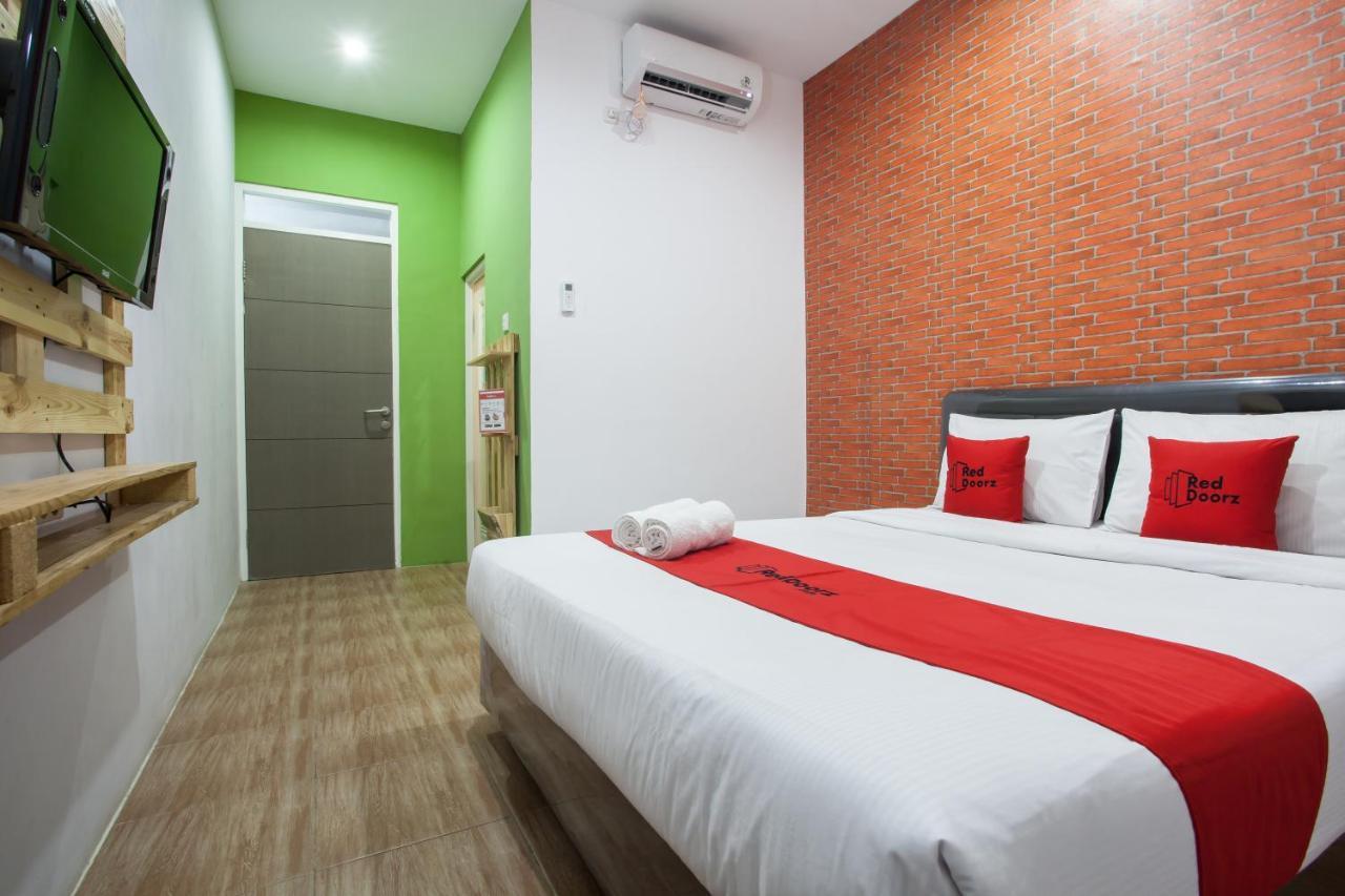 Reddoorz Plus @ Raya Sengkaling Malang Exterior foto