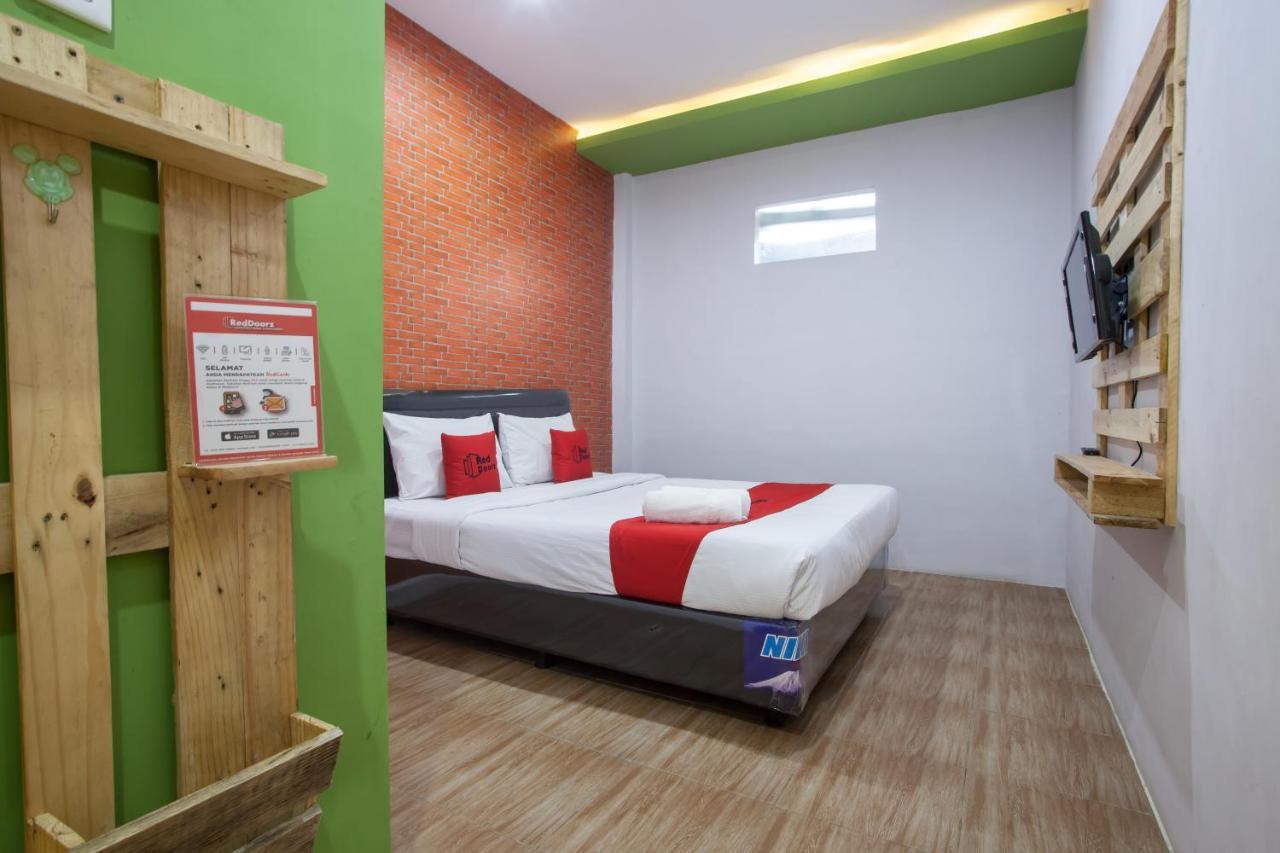 Reddoorz Plus @ Raya Sengkaling Malang Exterior foto