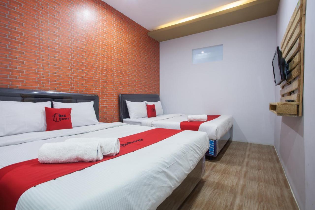 Reddoorz Plus @ Raya Sengkaling Malang Exterior foto