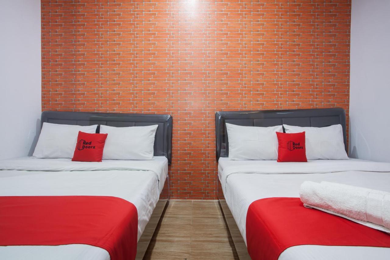 Reddoorz Plus @ Raya Sengkaling Malang Exterior foto